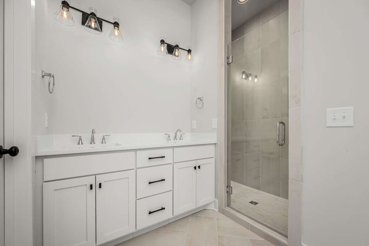 M261 - Primary Bathroom