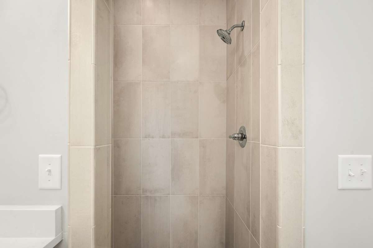 M261 - Primary Bathroom