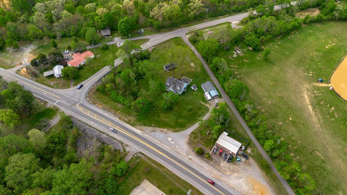 Road Frontage on 31w