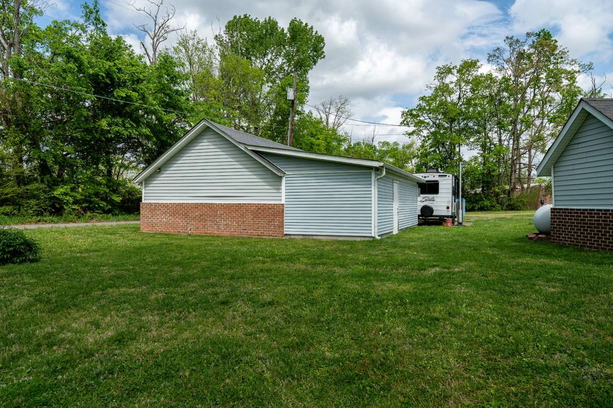 Detached Garage