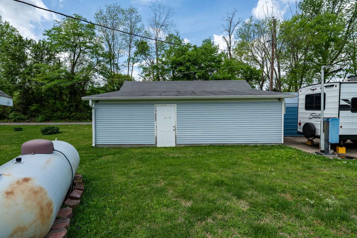 Detached Garage