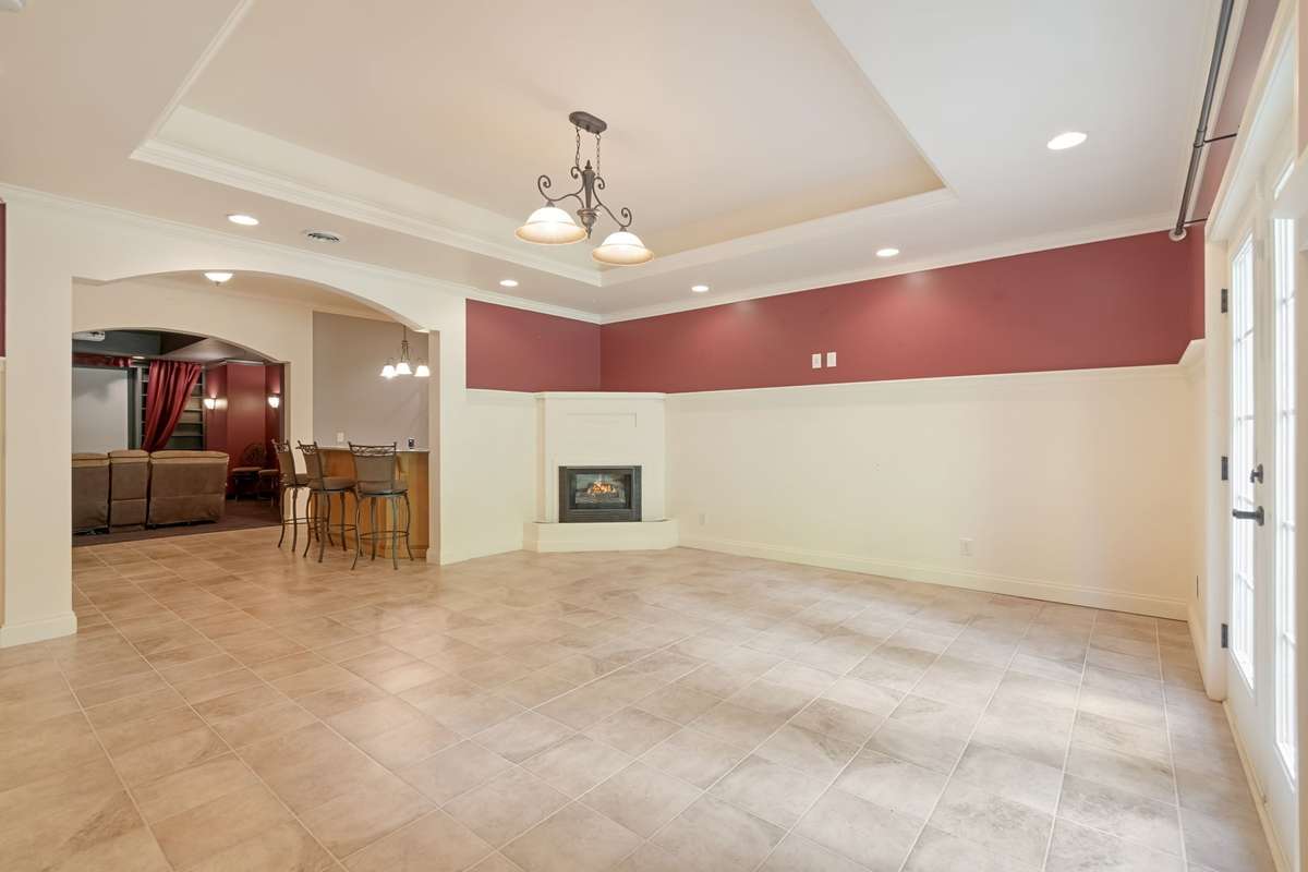 Game room / 2nd bonus room on lower level