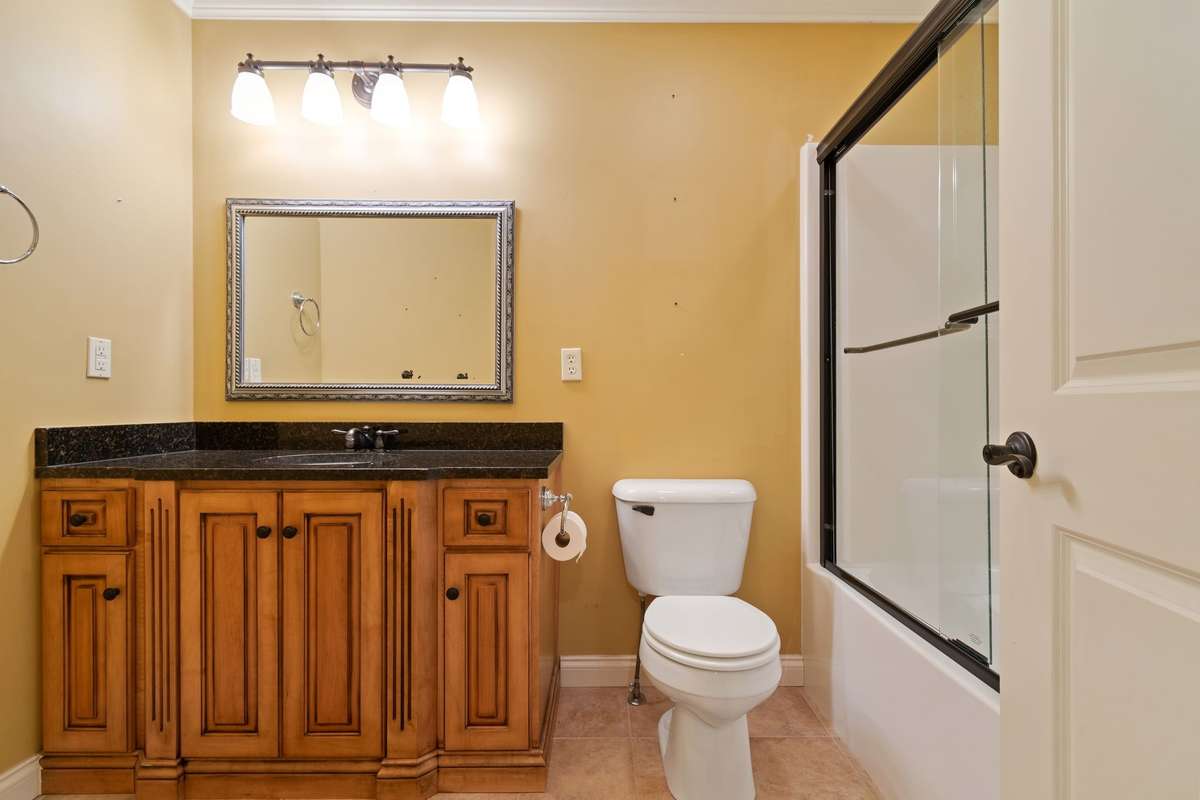Full bath upstairs