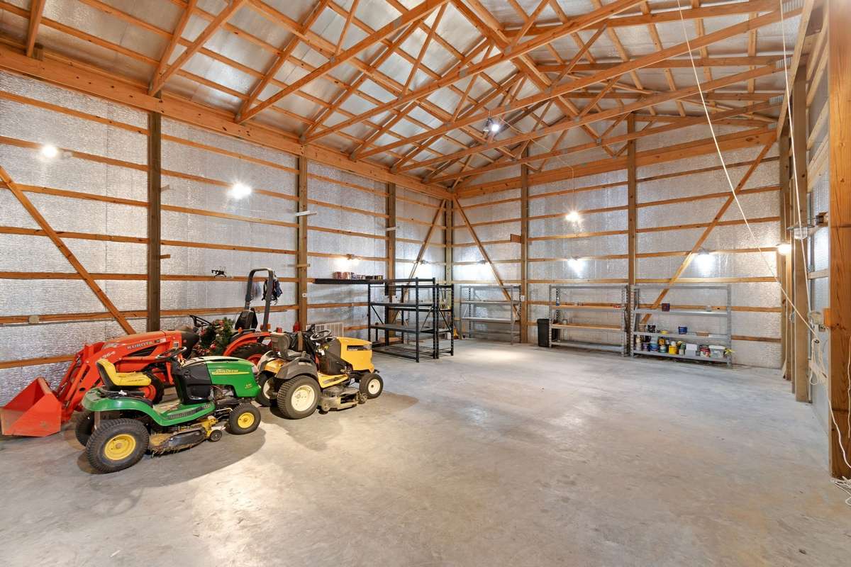 This space is fantastic and so versatile.  Heated and cooled with a separate electric meter and 200 Amp Service.