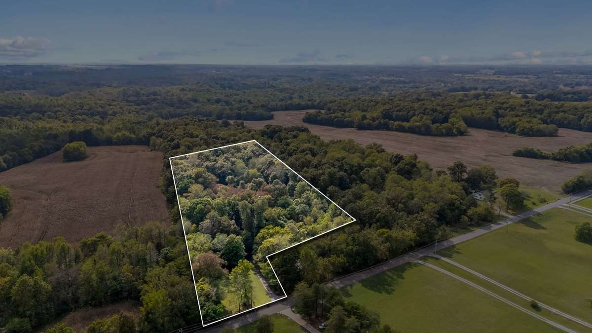 9 ACRES!!!  This close to downtown Nashville