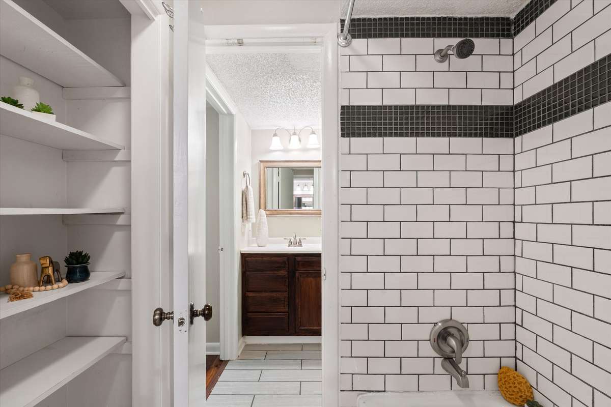 Trendy Subway title in the shower!