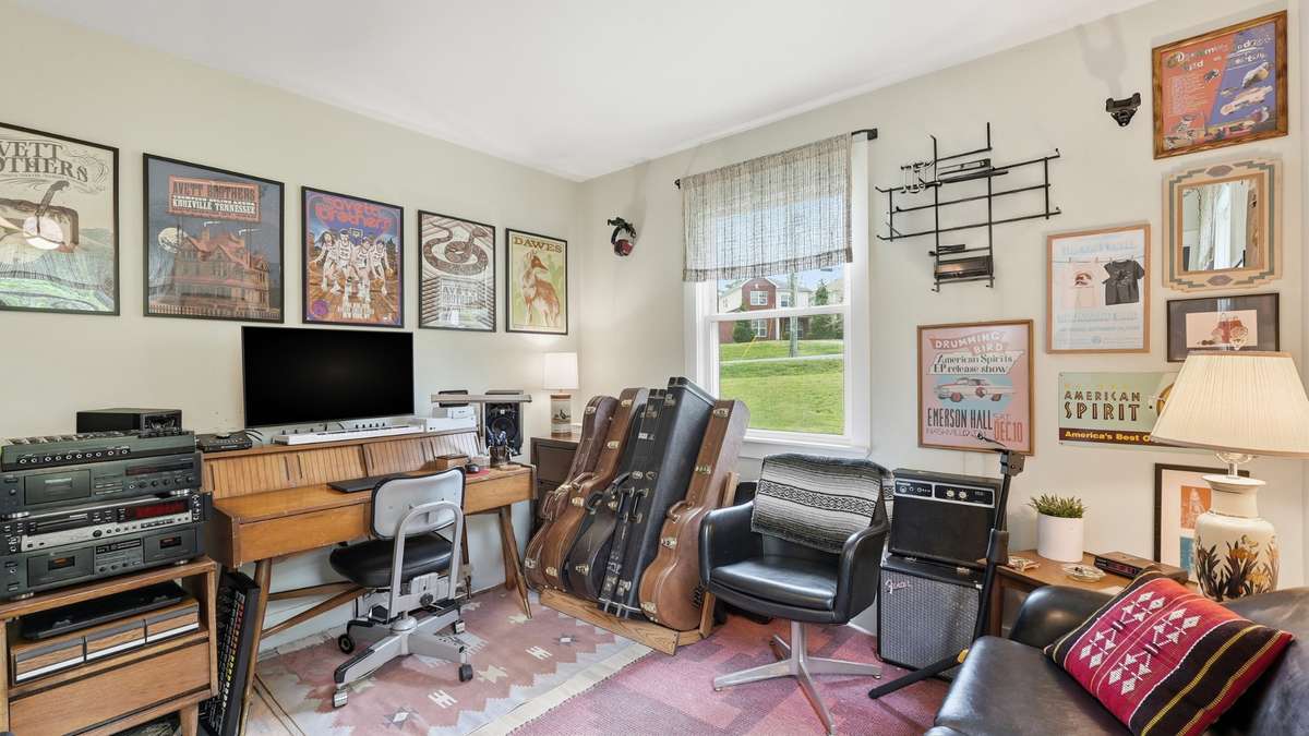 Bedroom #4 (currently being used as a studio)