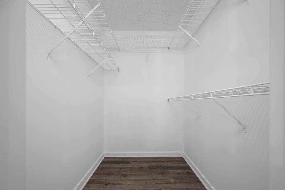 Nice sized owner's walk-in closet.