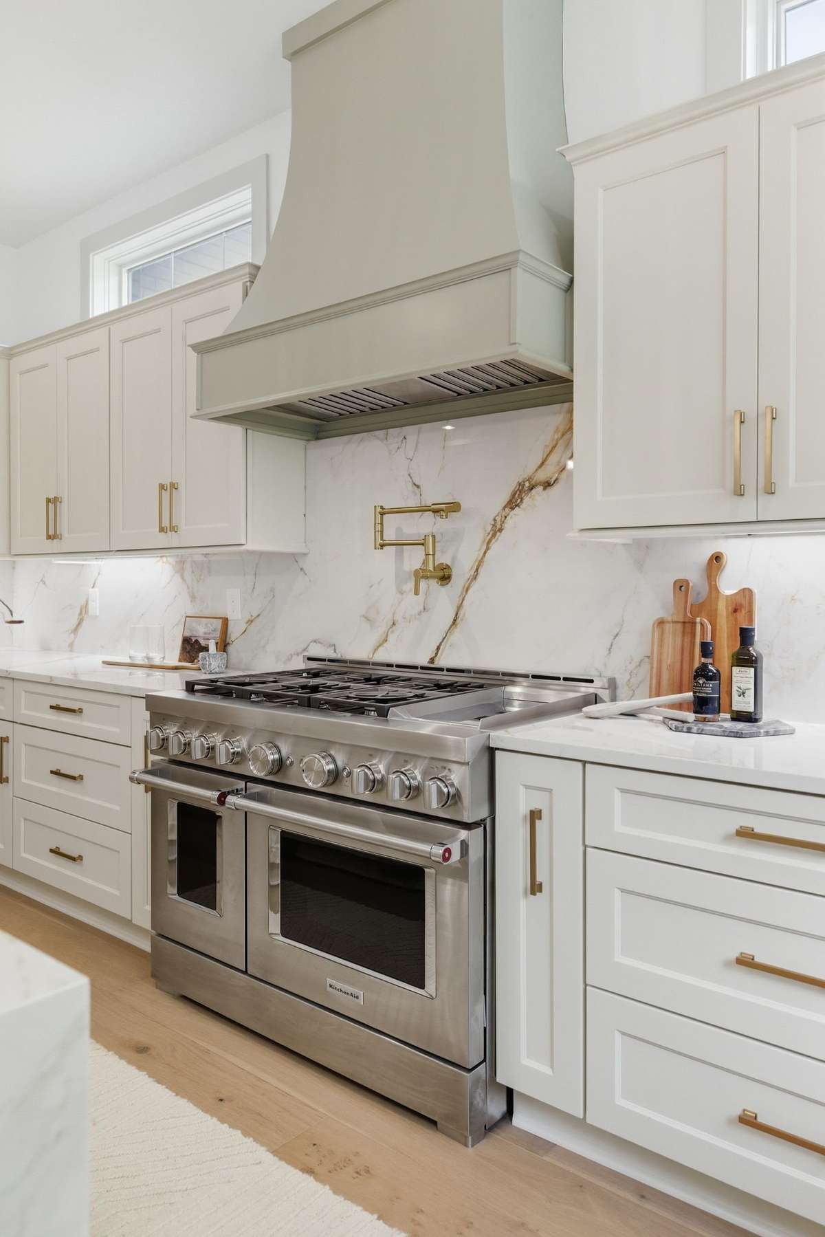 48" professional gas range with integrated griddle and pot filler