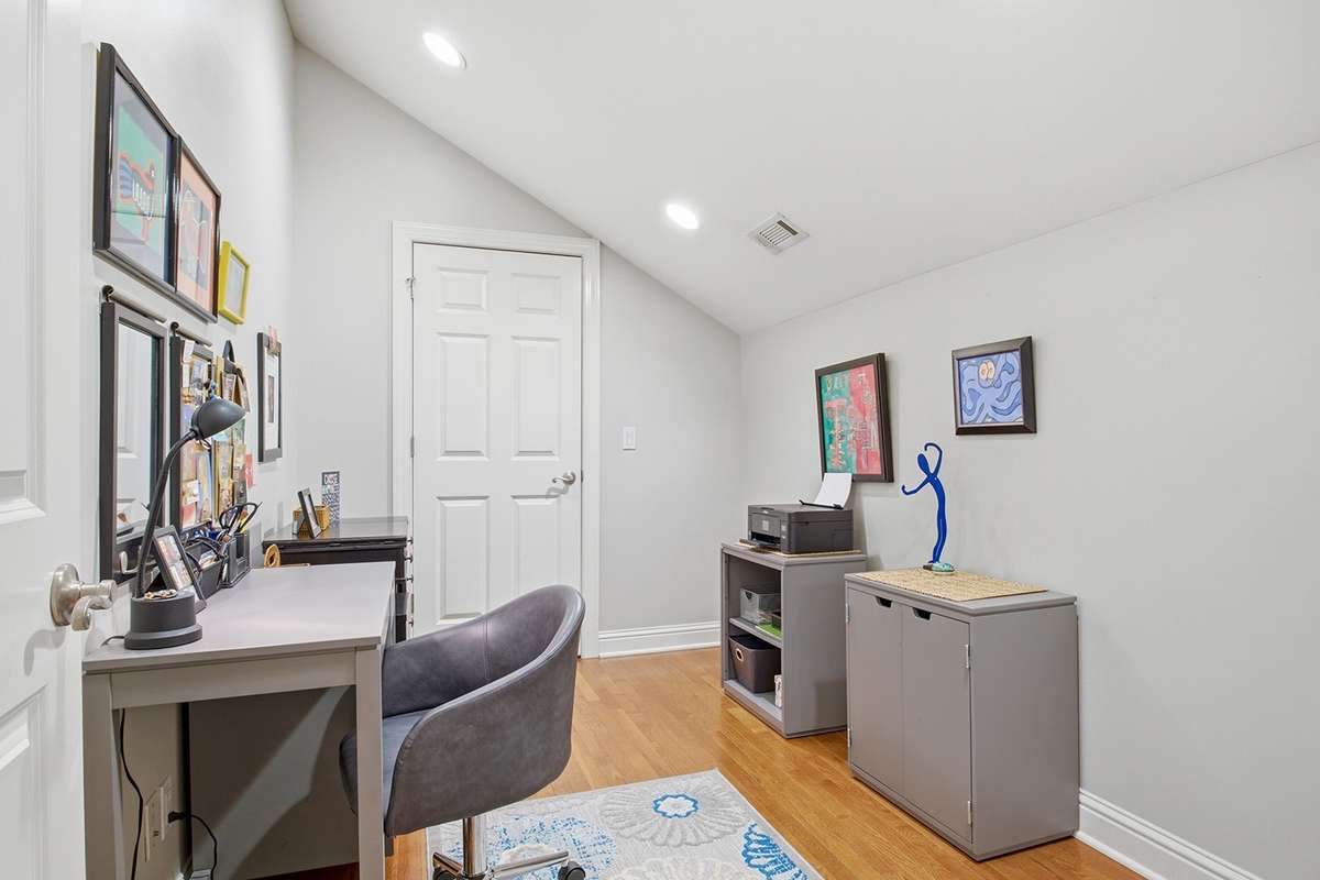Office w/storage closet