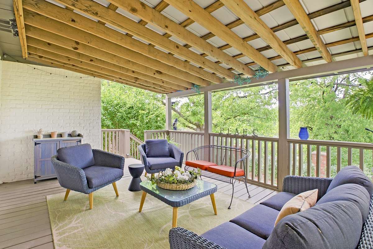 Relaxing space to enjoy morning coffee or evening cocktails in nature