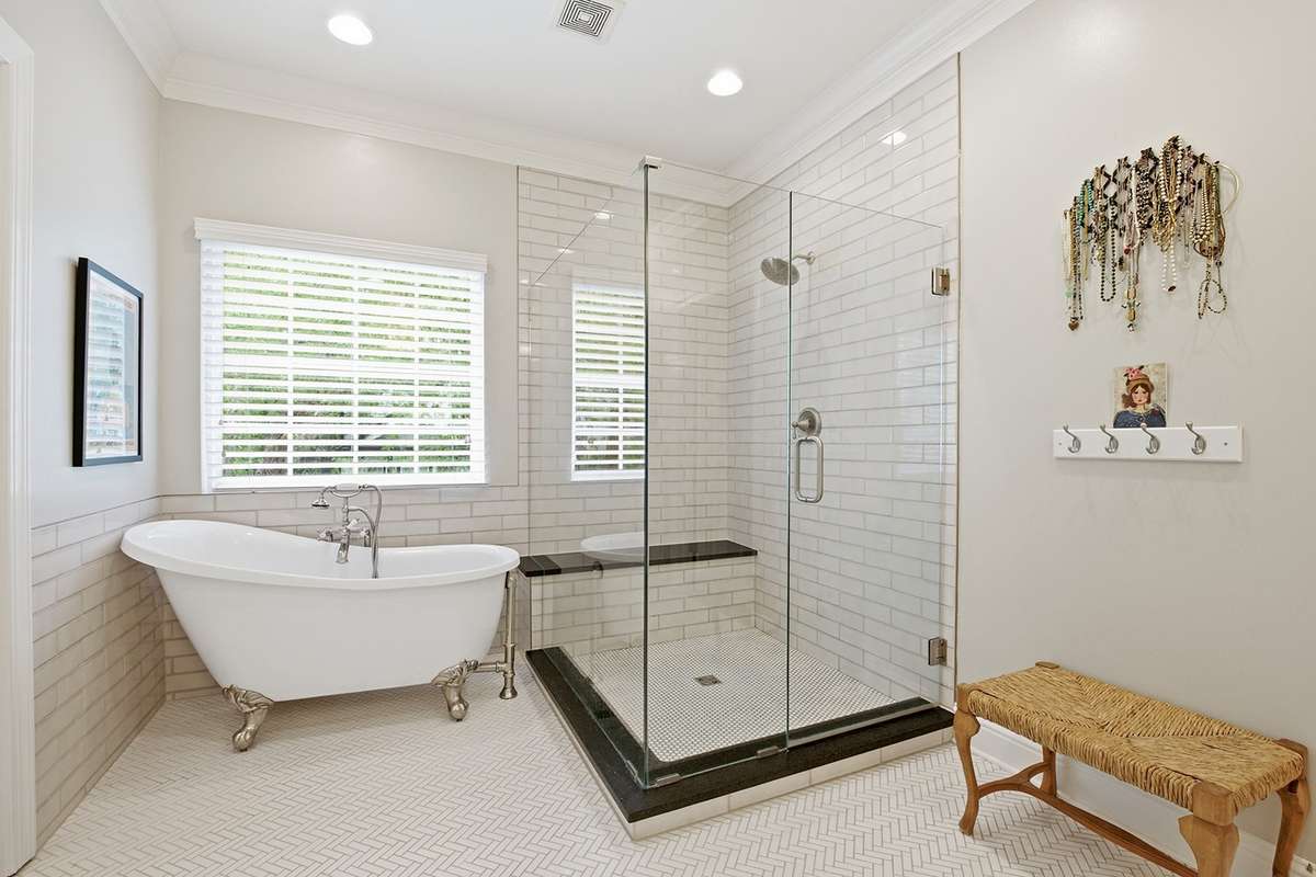 Spa claw-foot tub, tile shower w/built-in bench, linen closet + walk-in closet