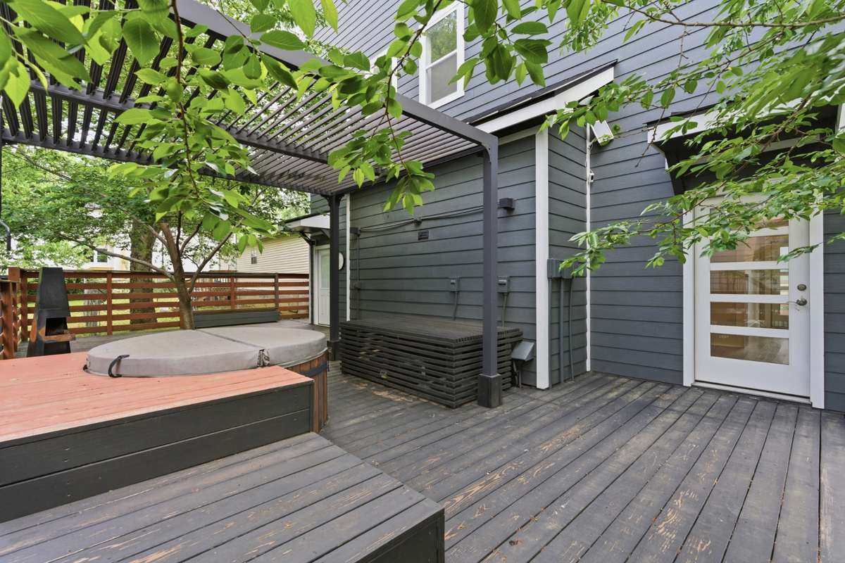 Built-in jacuzzi with beautiful pergola.