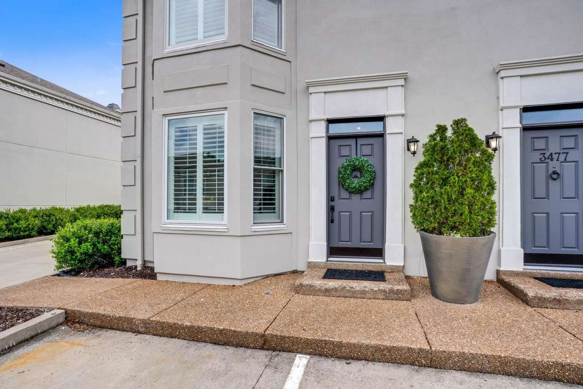 With parking immediately outside your front door, grocery haul is a breeze.