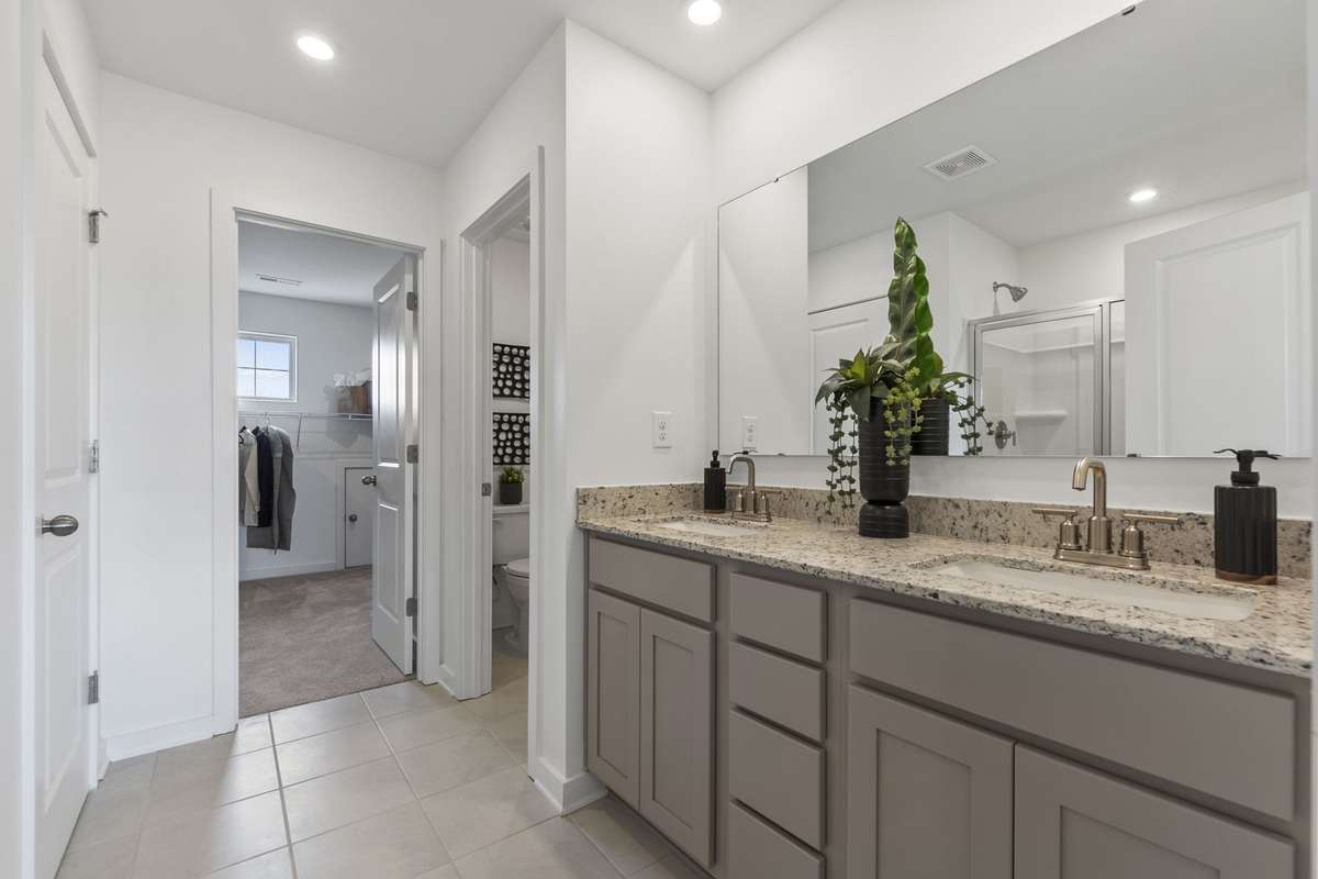 Owner's Bathroom
(furnished model home photo)