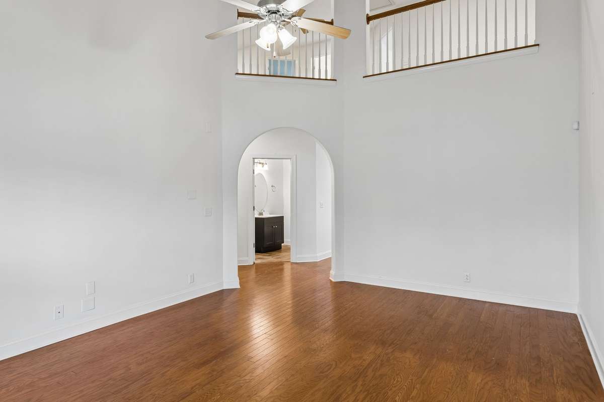 Gorgeous two story great room freshly painted with real hardwood flooring! 217 Whiteamore Run, Murfreesboro, TN 37128