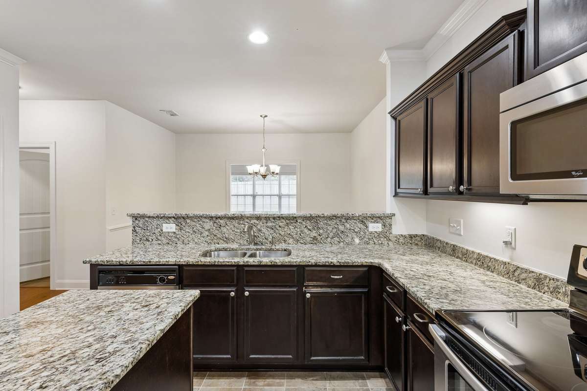 Island provides an additional work space for food prep! 217 Whiteamore Run, Murfreesboro, TN 37128