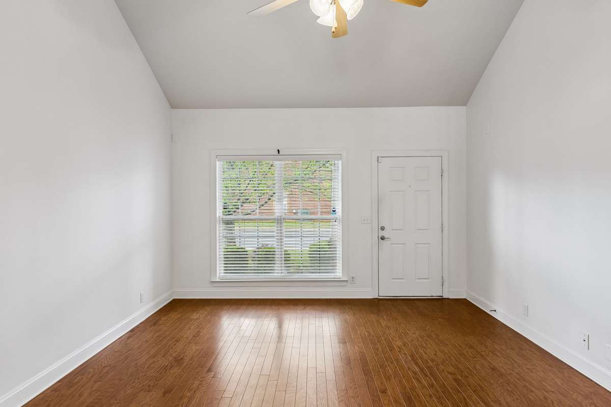 This home has the perfect amount of natural light coming in! 217 Whiteamore Run, Murfreesboro, TN 37128