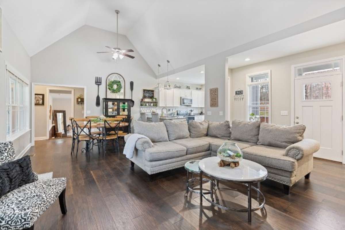 The following photos are the same floor plan but diff location......
