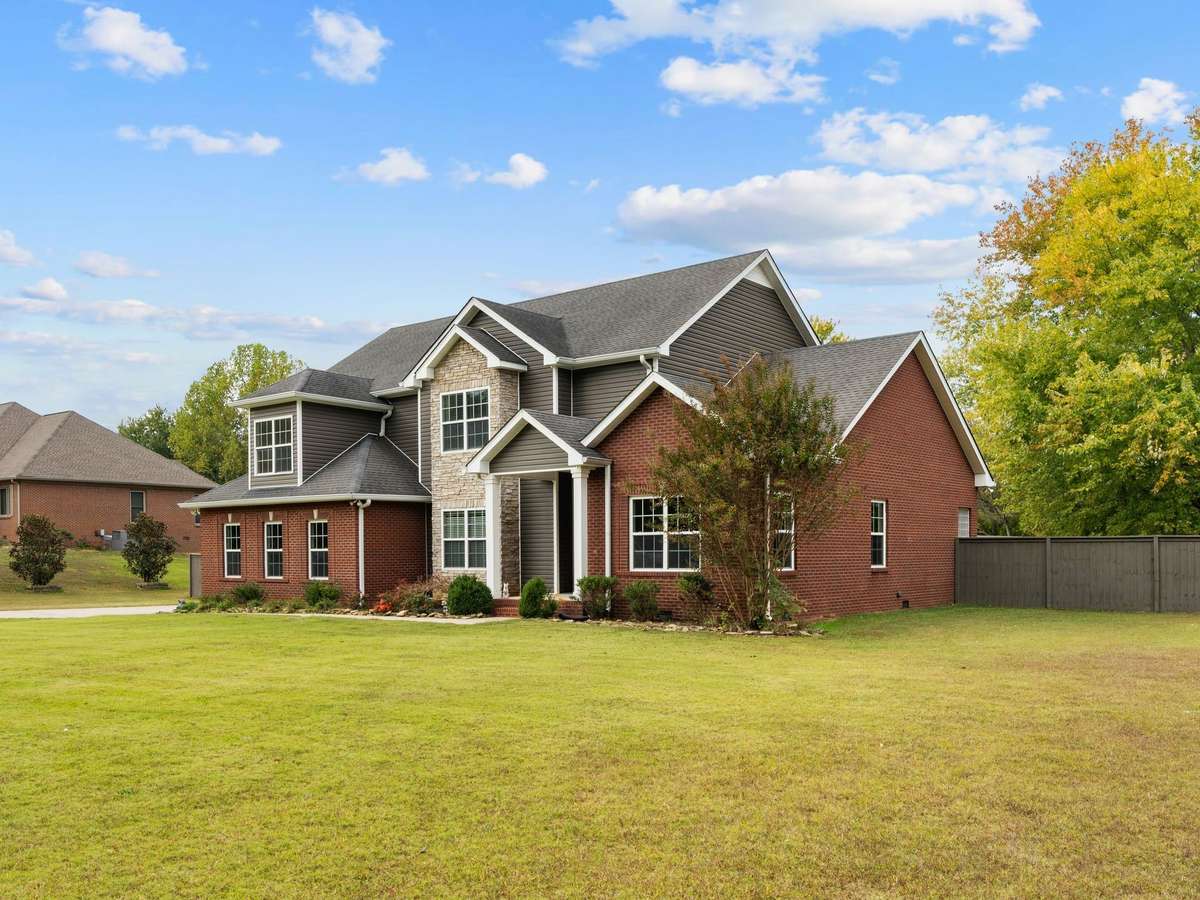 Move-in ready home offering space, comfort, and a prime Sango location.