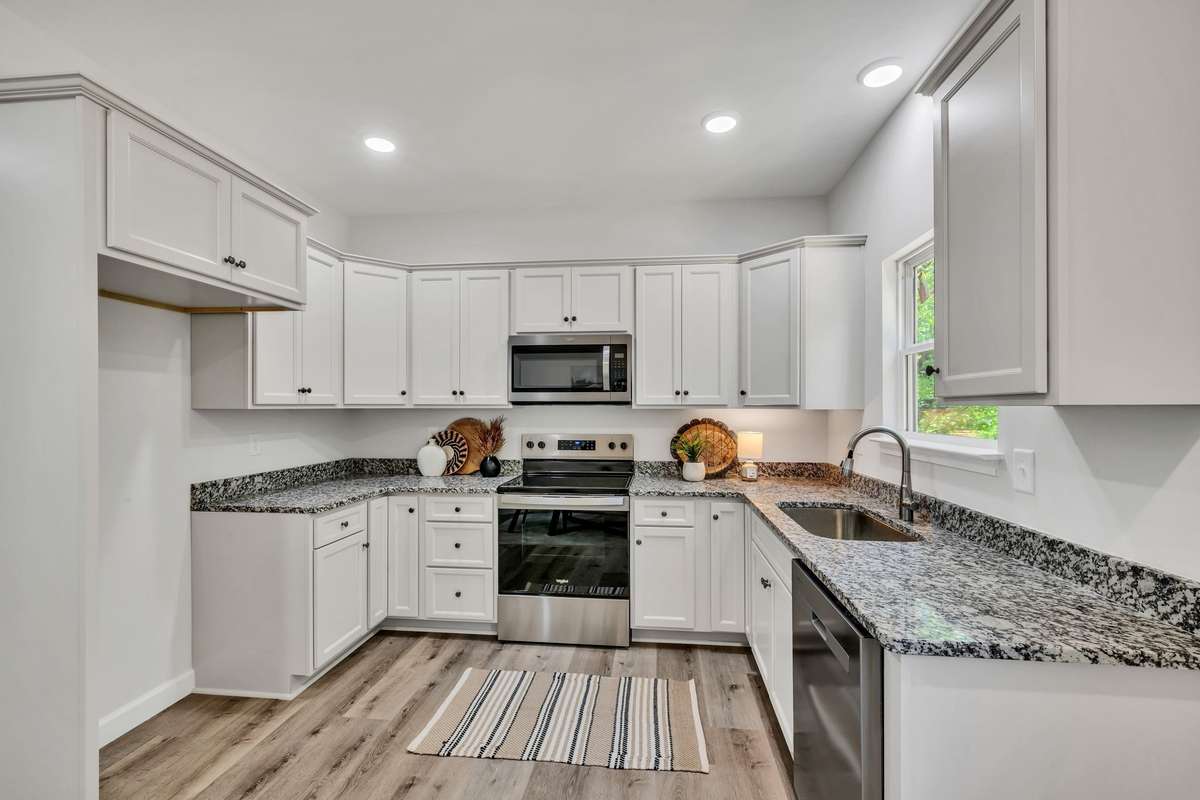 CHEF'S Kitchen w/ Upgraded Cabinetry + Full Granite Package