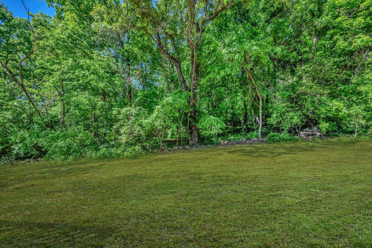 DREAM Location for Nashville Commuters Too w/ World Class Entertainment, Restaurants, Shopping, Venues + Nashville International Airport Approx. 45 Minutes Away
