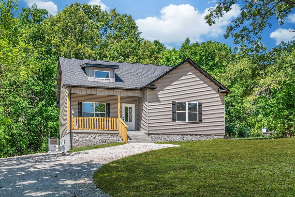 BRAND NEW HOME...Shows Like a Model Home!!!
Note: Green Grass Edits on all Exterior Photos.