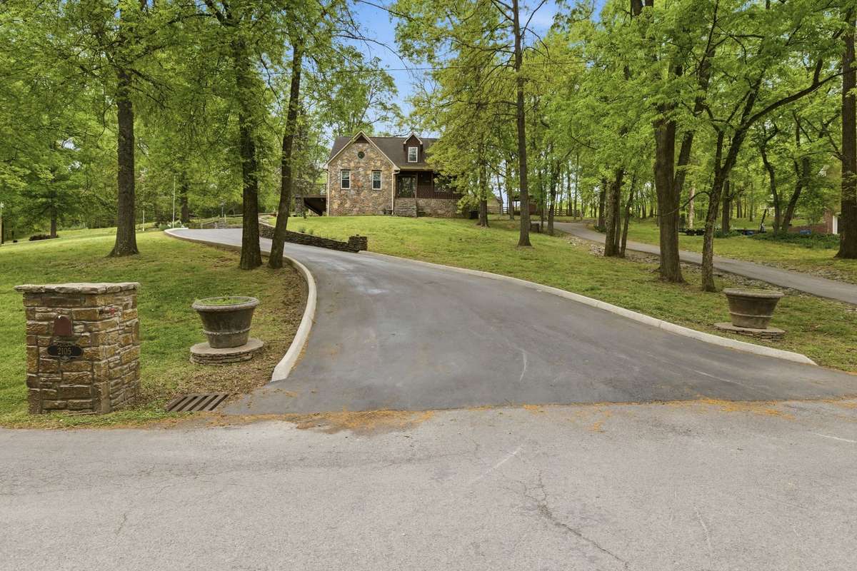 middle driveway for basement level parking