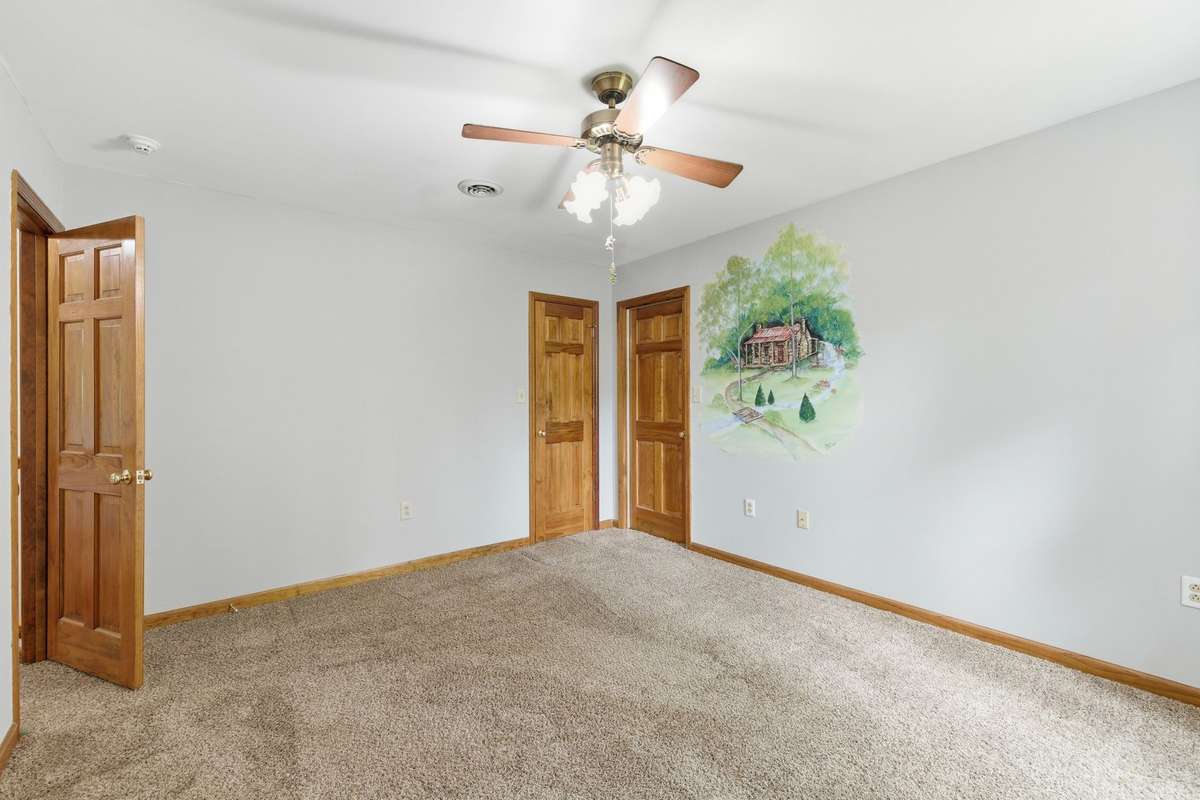 upstairs bedroom 2 another view