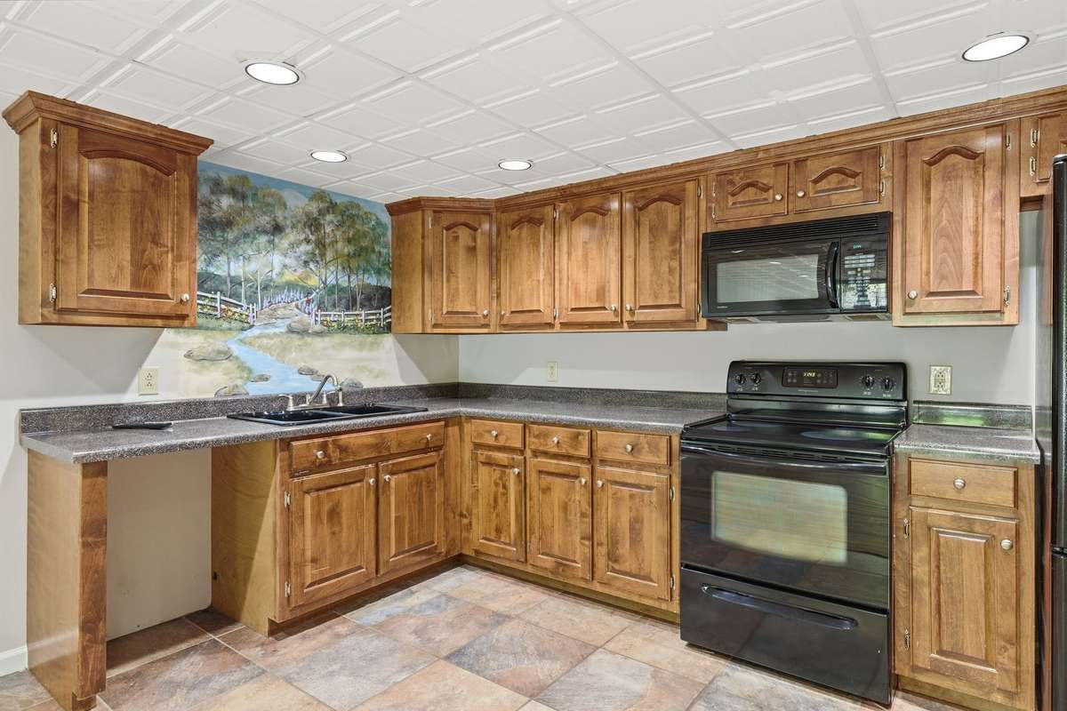 plenty of cabinet space