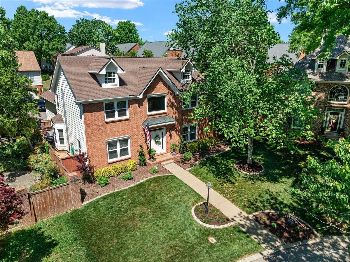 What’s not to love about a classic 1980s build? Think mature trees, timeless brick exterior, and a traditional layout with defined spaces