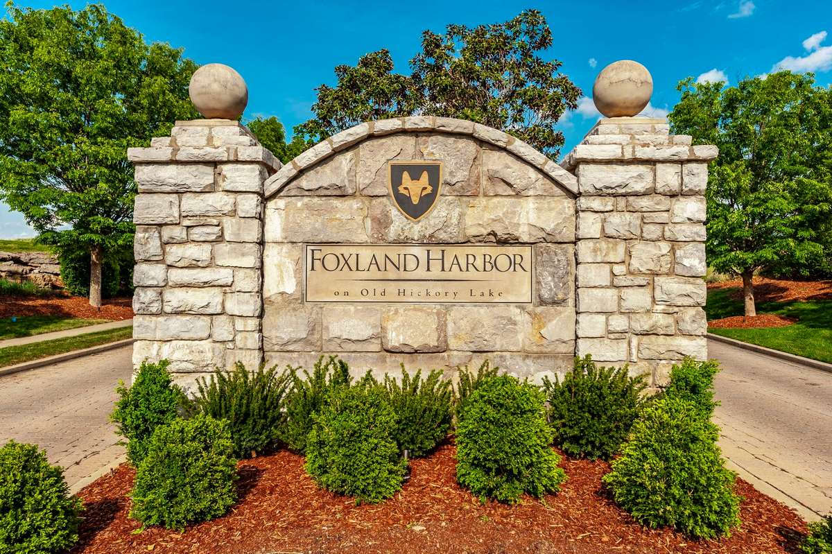 Foxland Harbor is a golf and lake community and part of Tennessee Grasslands. Membership is available separately