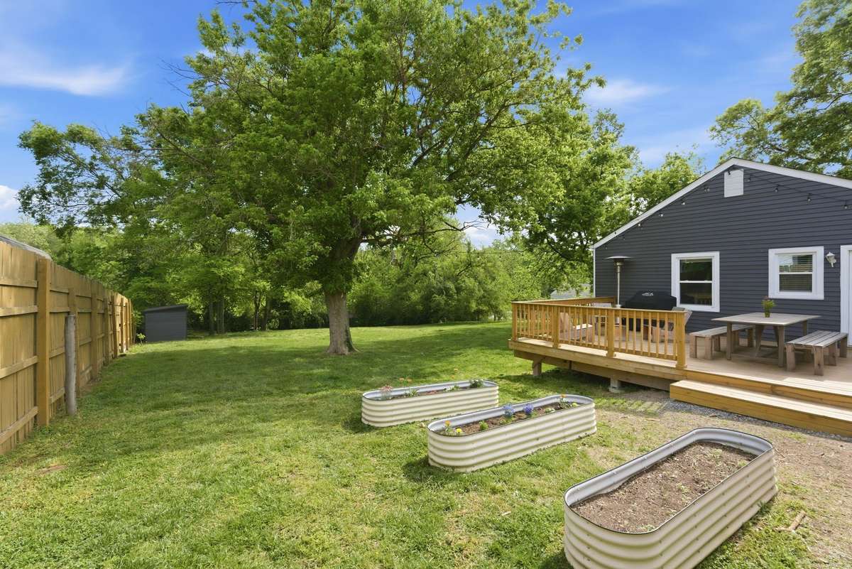 Huge fenced yard