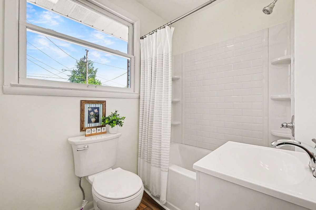 Full Bath off of the Family/Bonus Room
