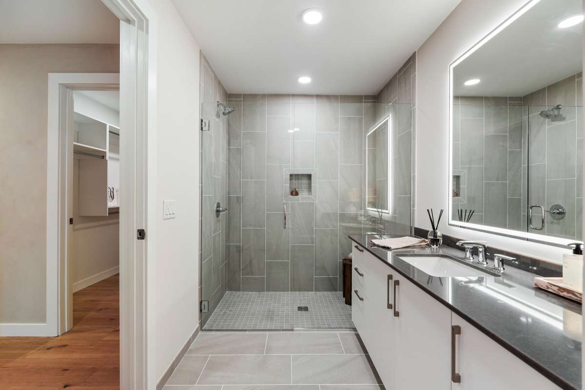 Same floorplan, floor 23