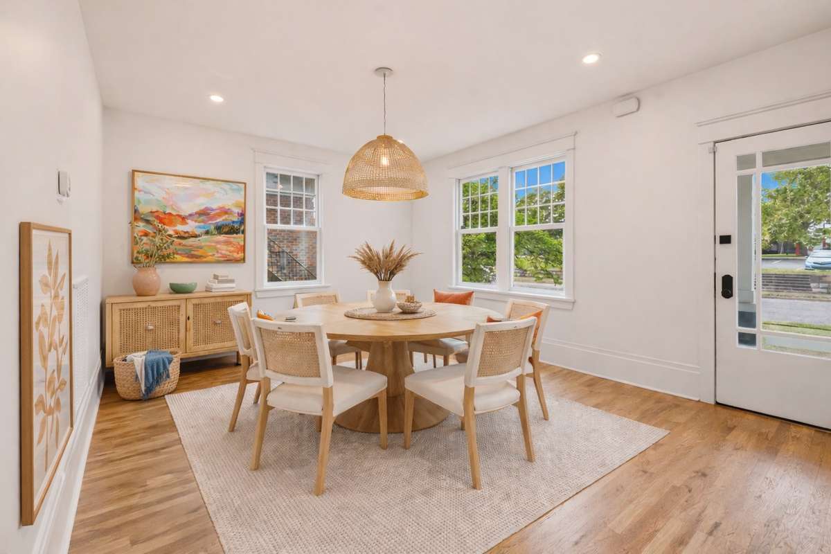 Virtually staged dining room