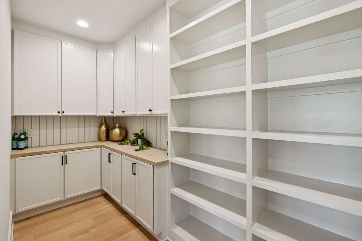 Large Working Pantry!