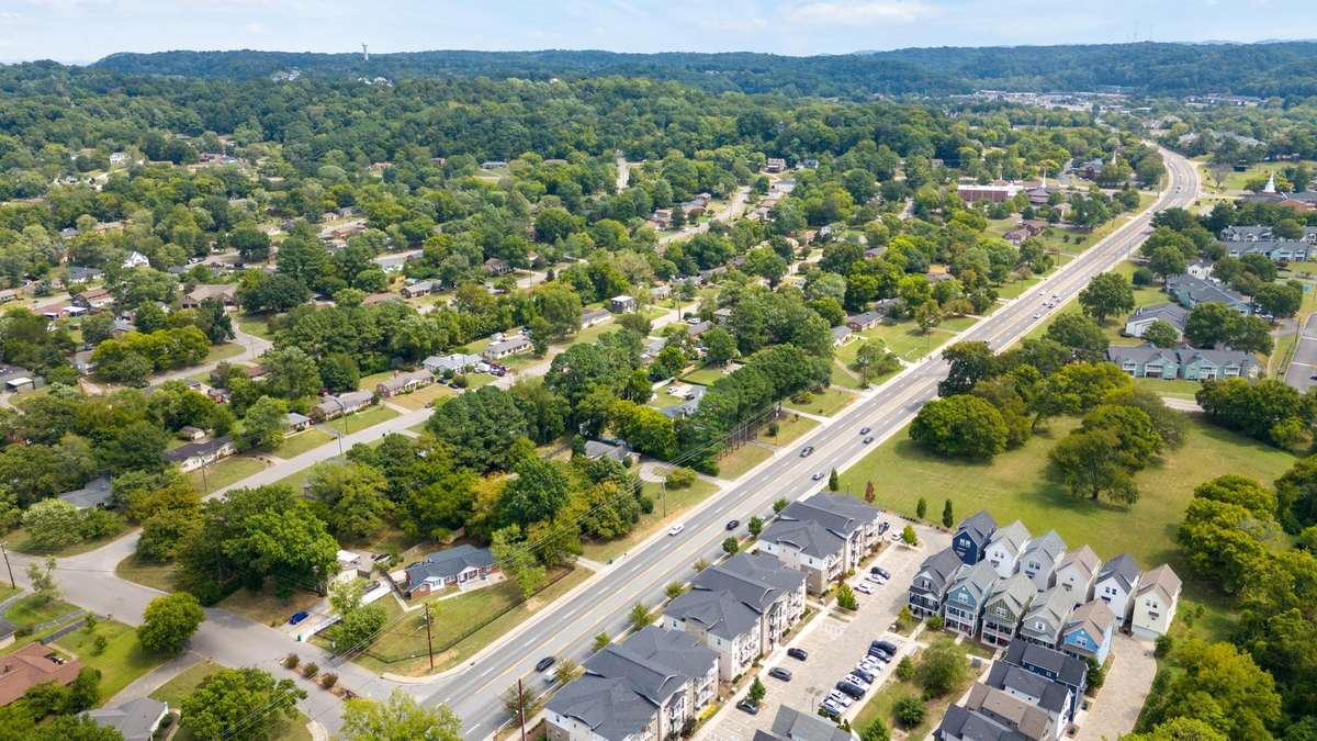 This Community is located in the beautiful Bellevue area giving you easy access to Nashville or Franklin!