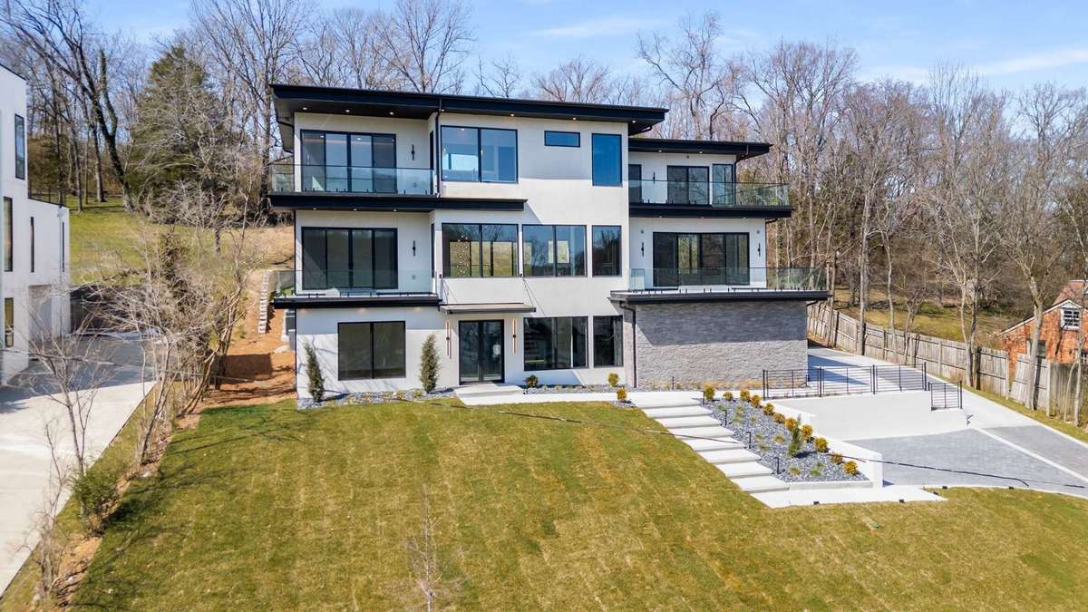 4503 Wayland Dr - Belle Meade area - Nashville, TN - Over 8500 Square Feet of Luxury on 1.64 acres with 5 Bedrooms and 9 Bathrooms