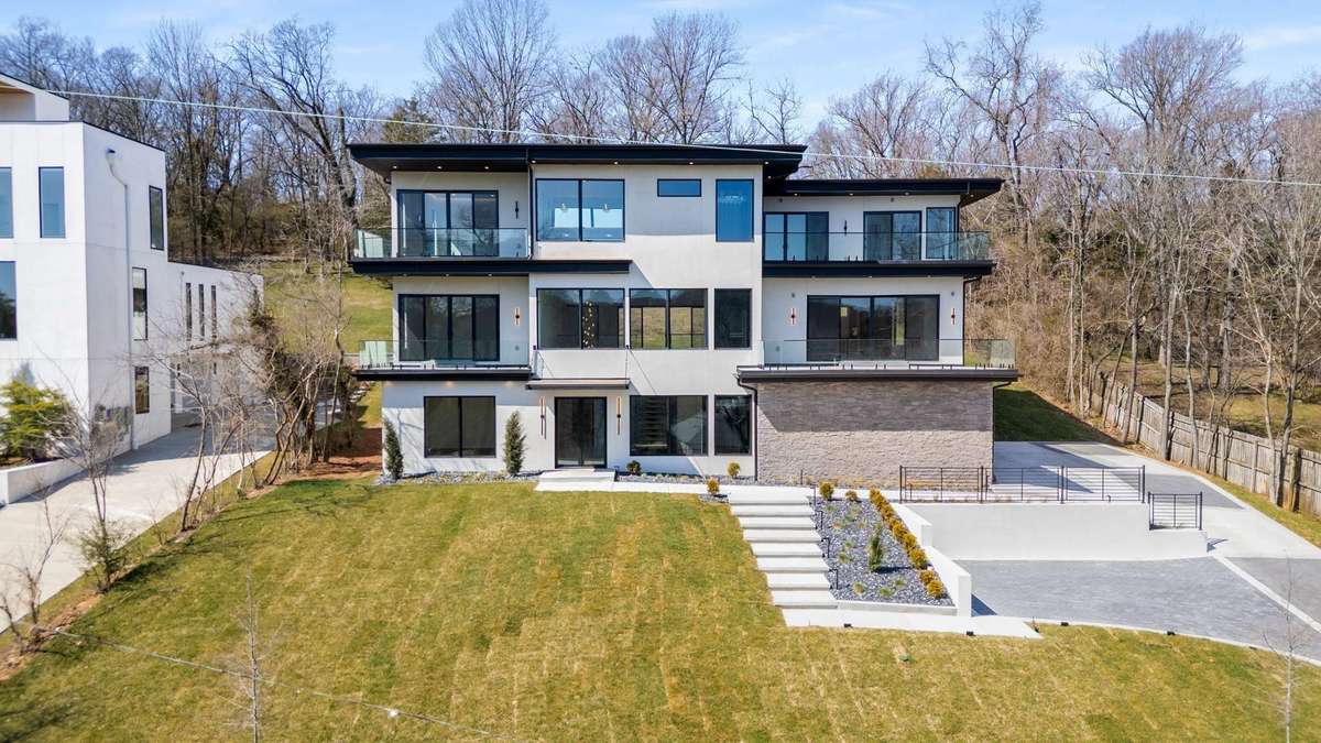 4503 Wayland Dr - Belle Meade area - Nashville, TN - Over 8500 Square Feet of Luxury on 1.64 acres with 5 Bedrooms and 9 Bathrooms