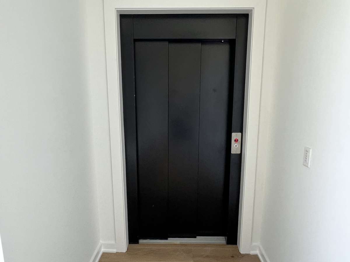 Motorized elevator doors to all floors