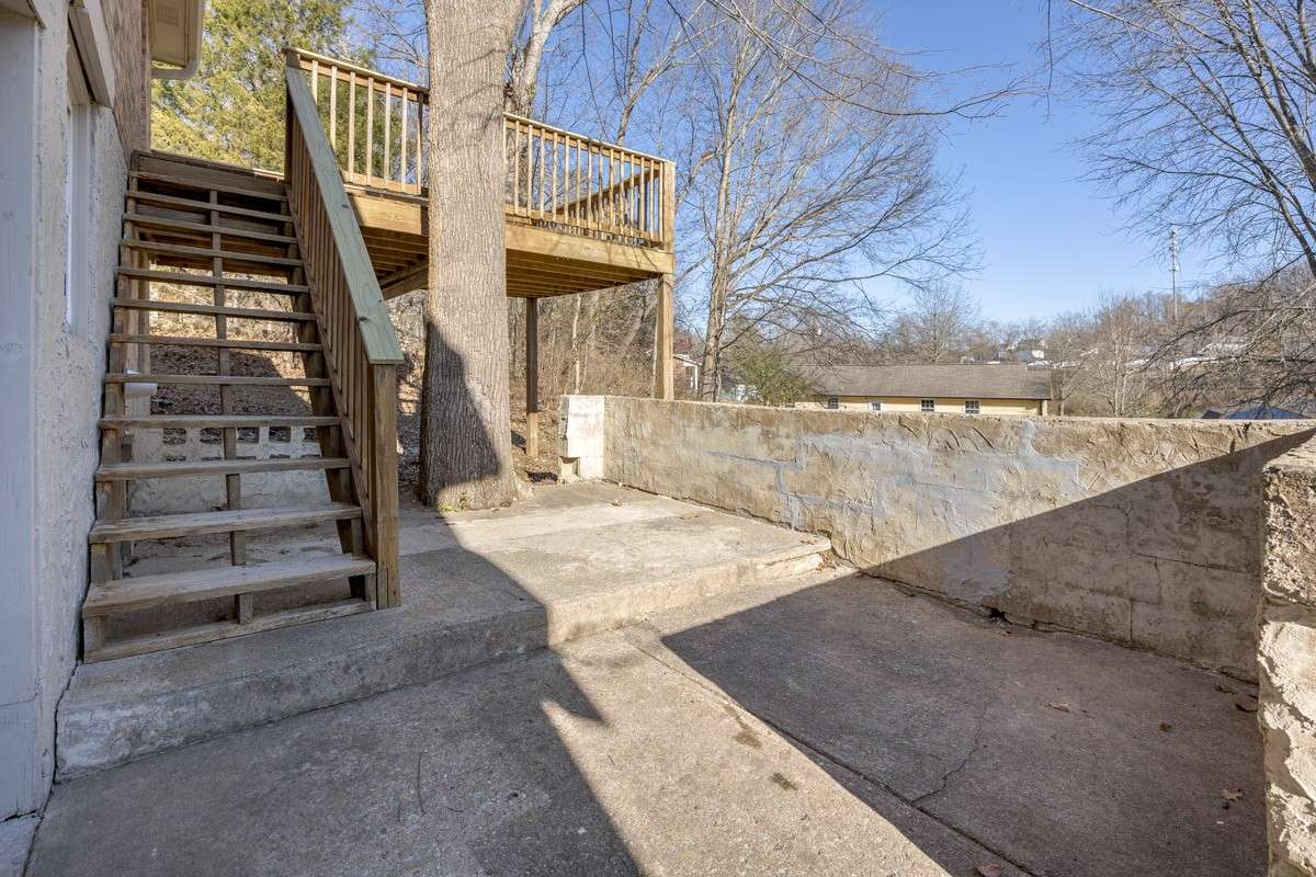 Since this area is just outside the sliding glass doors, you could have a fantastic indoor-outdoor entertaining space