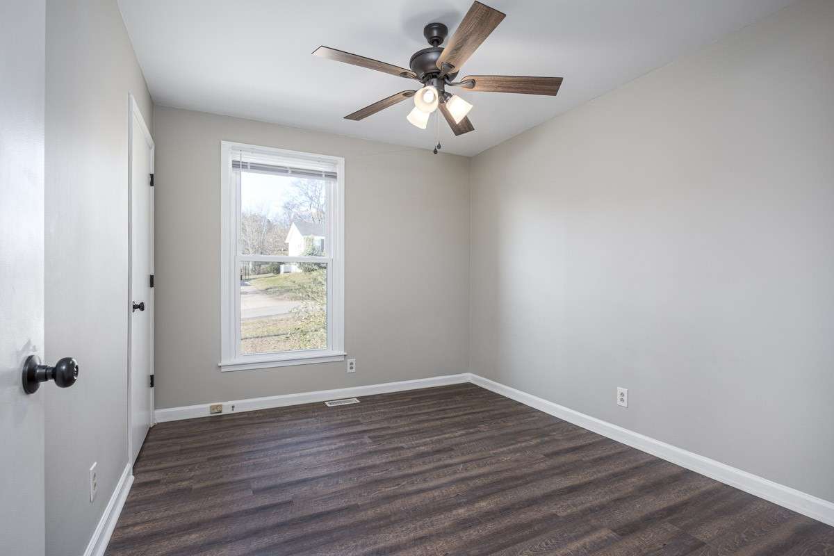 Second secondary bedroom - this one is right across from the hall bathroom