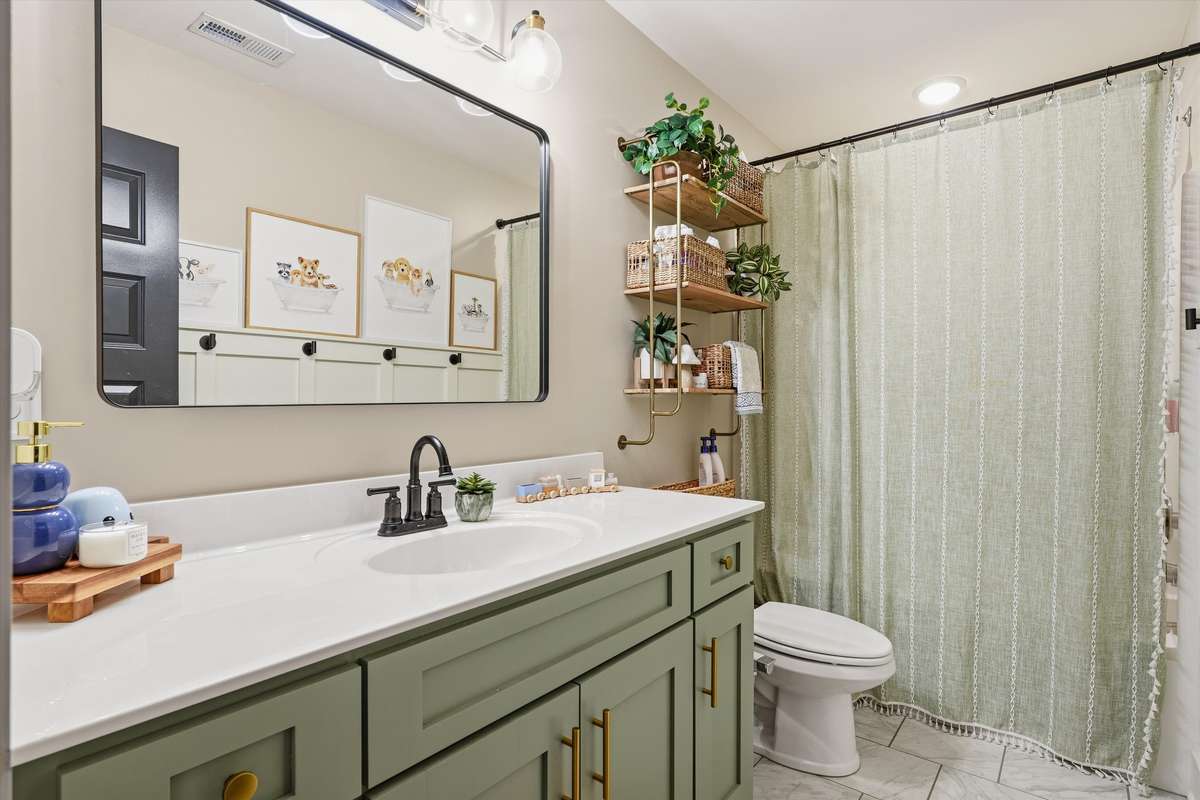 FULL BATHROOM ON THE 2ND LEVEL