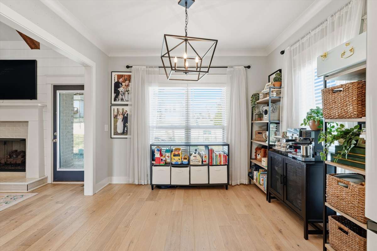FORMAL DINING AREA
