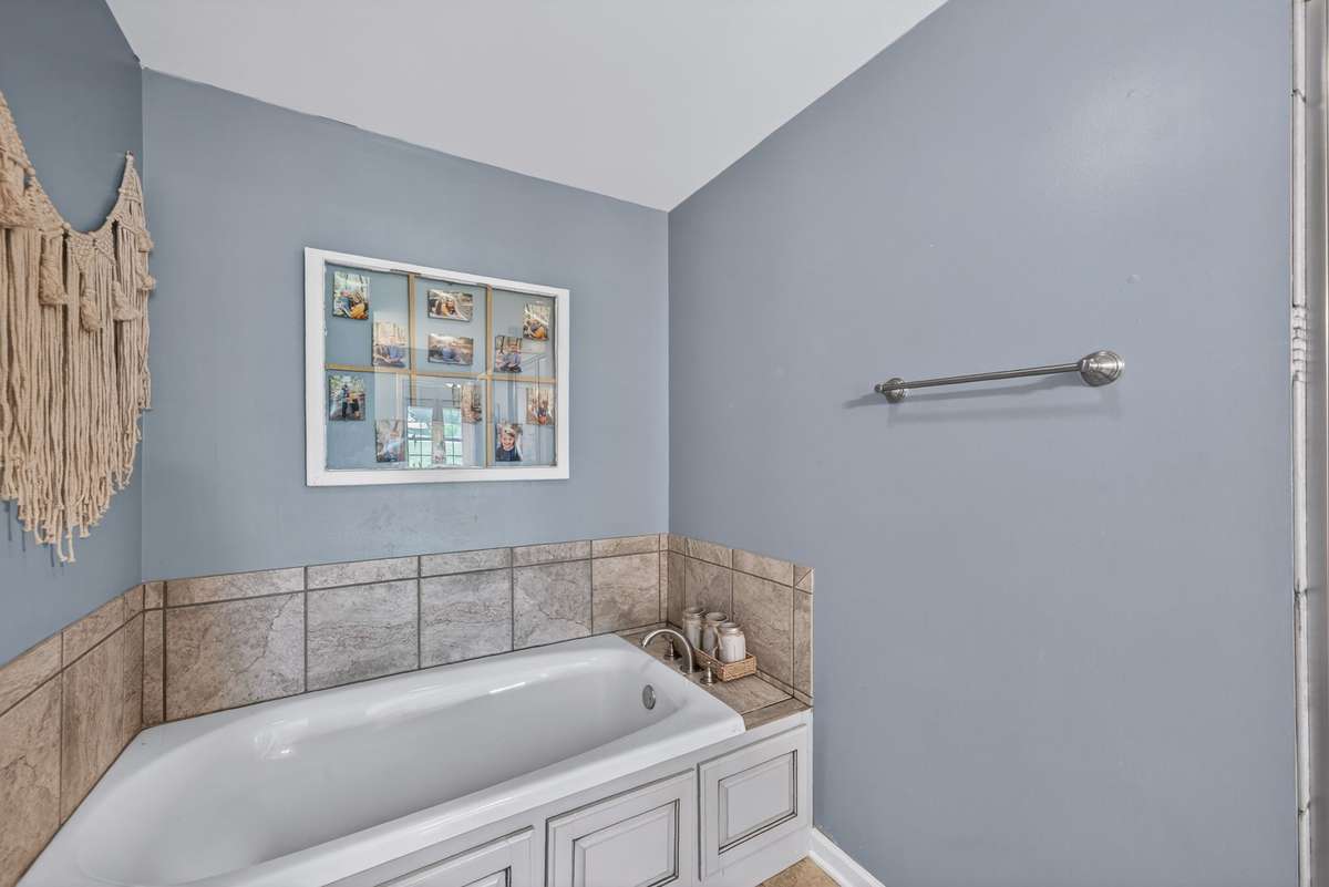 Soaking tub in primary bath
