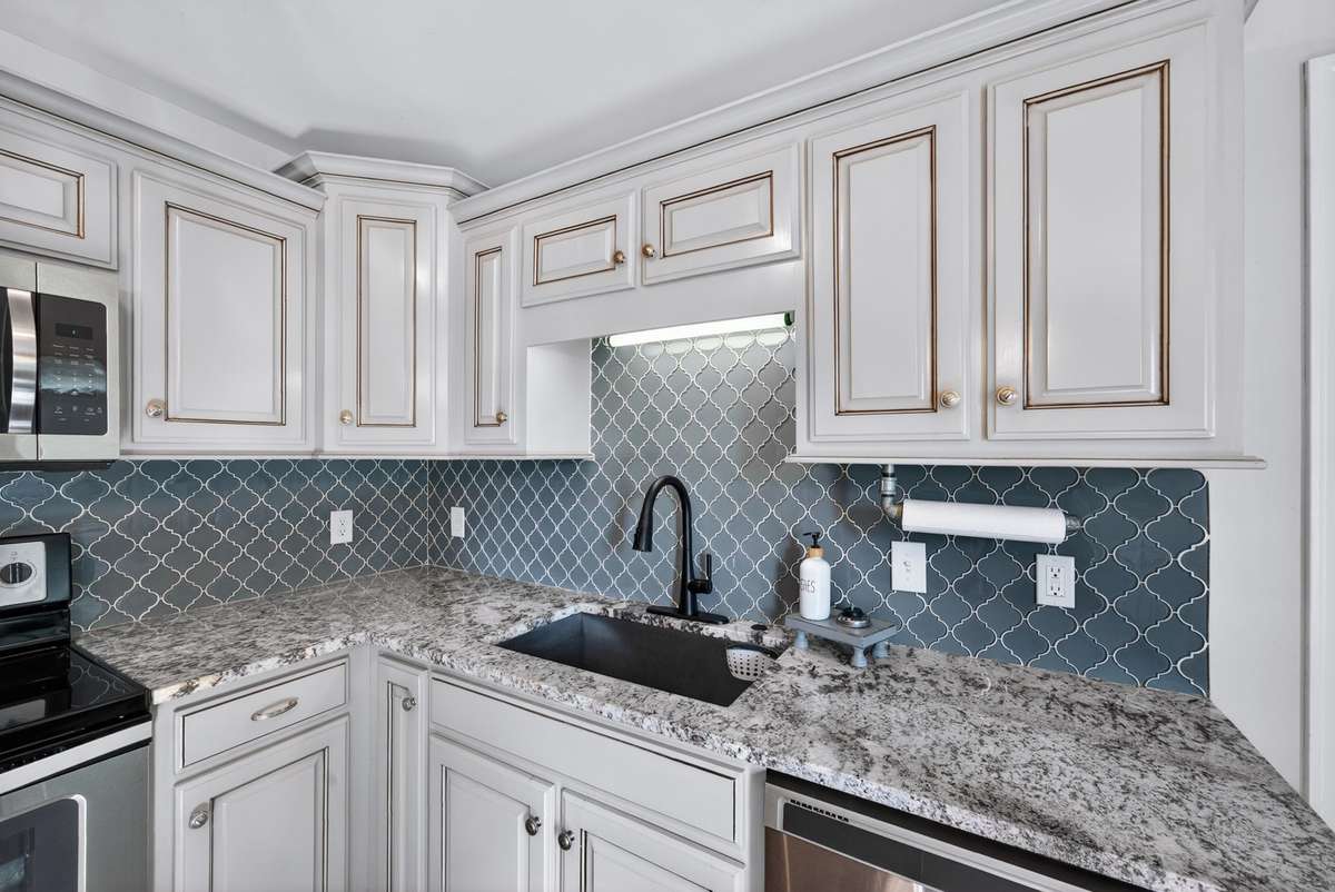 Plenty of cabinet and coutner space in the kitchen