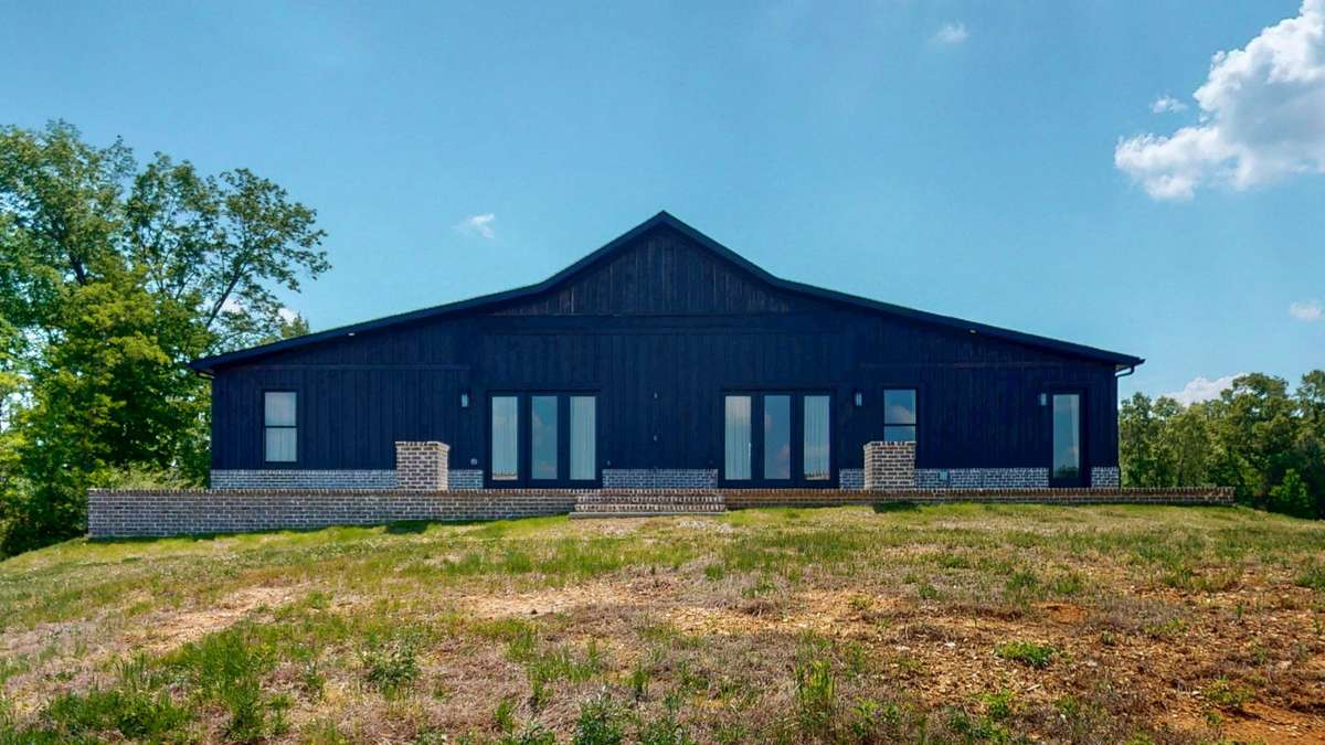 The back of the house is very pretty also.... it could easily have a nice pool built out the back.