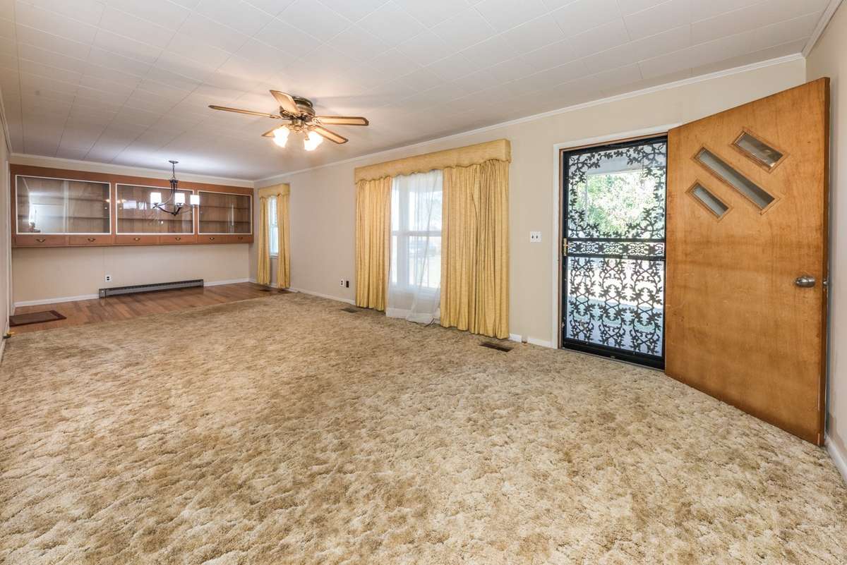 Combination Living room carpet and hardwood Dining area 29 ft x 9 in     x 11 ft 4 in