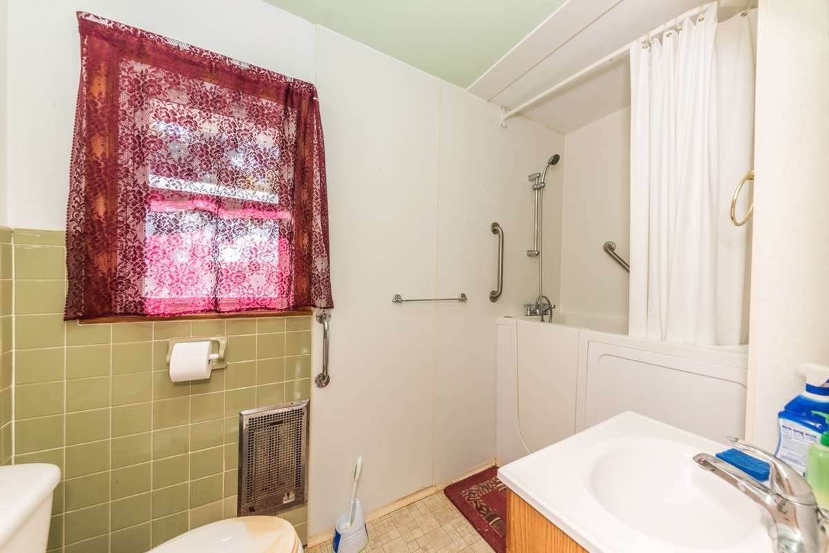 # 1 Bathroom